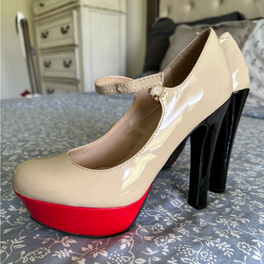 Red/black/cream platforms